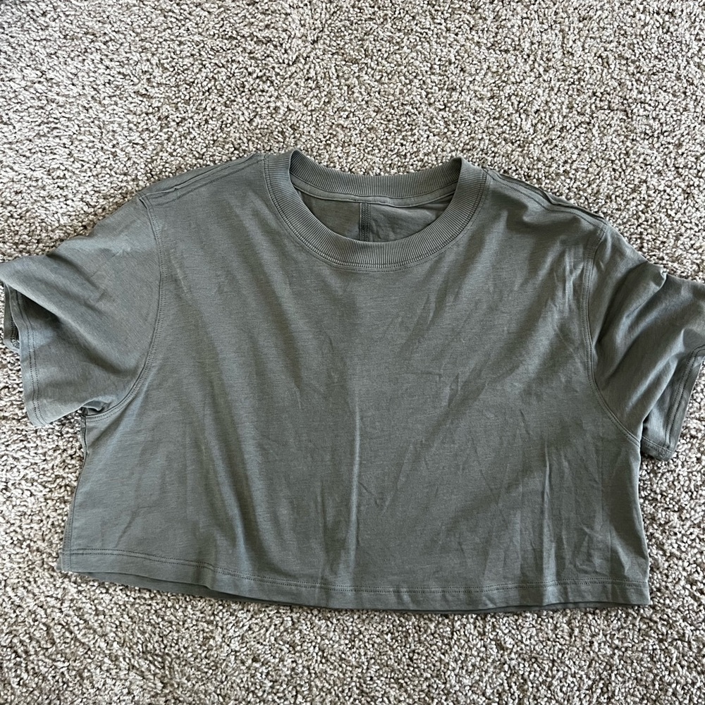 Lululemon cropped tee